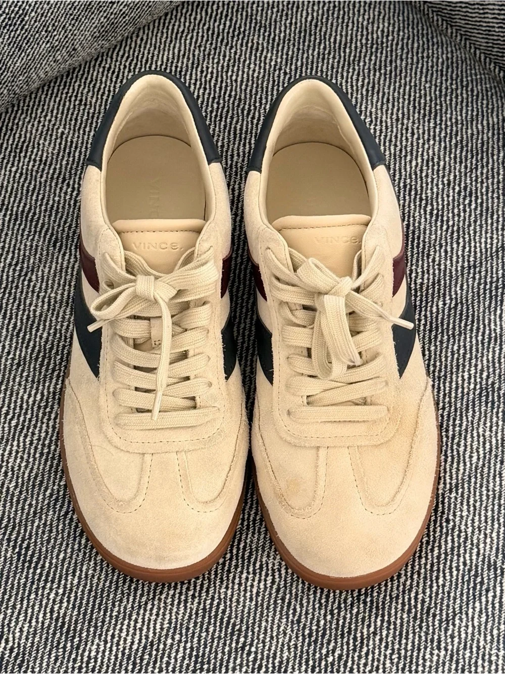 Vince Oasis Leather & Suede Sneakers Cream w/Navy & Burgundy Accents Sz Womens 8